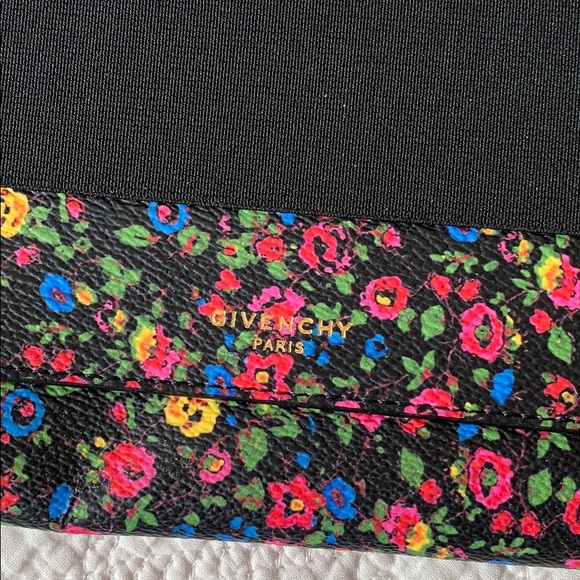 Givenchy Pouch - Picture 2 of 3